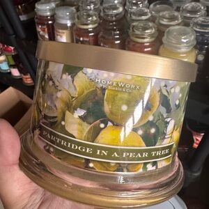 HomeWorx Partridge in a Pear Tree Candle - Gold and Green